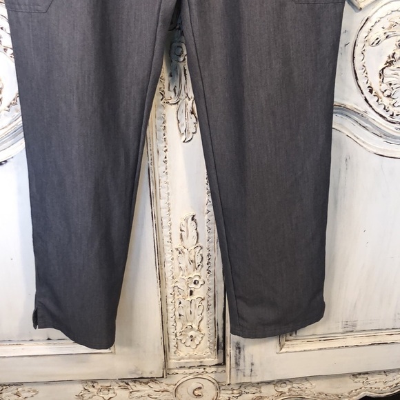 FIGS Technical Collection Graphite Gray Cargo Scrub Medical Pants Size Medium - Picture 4 of 12